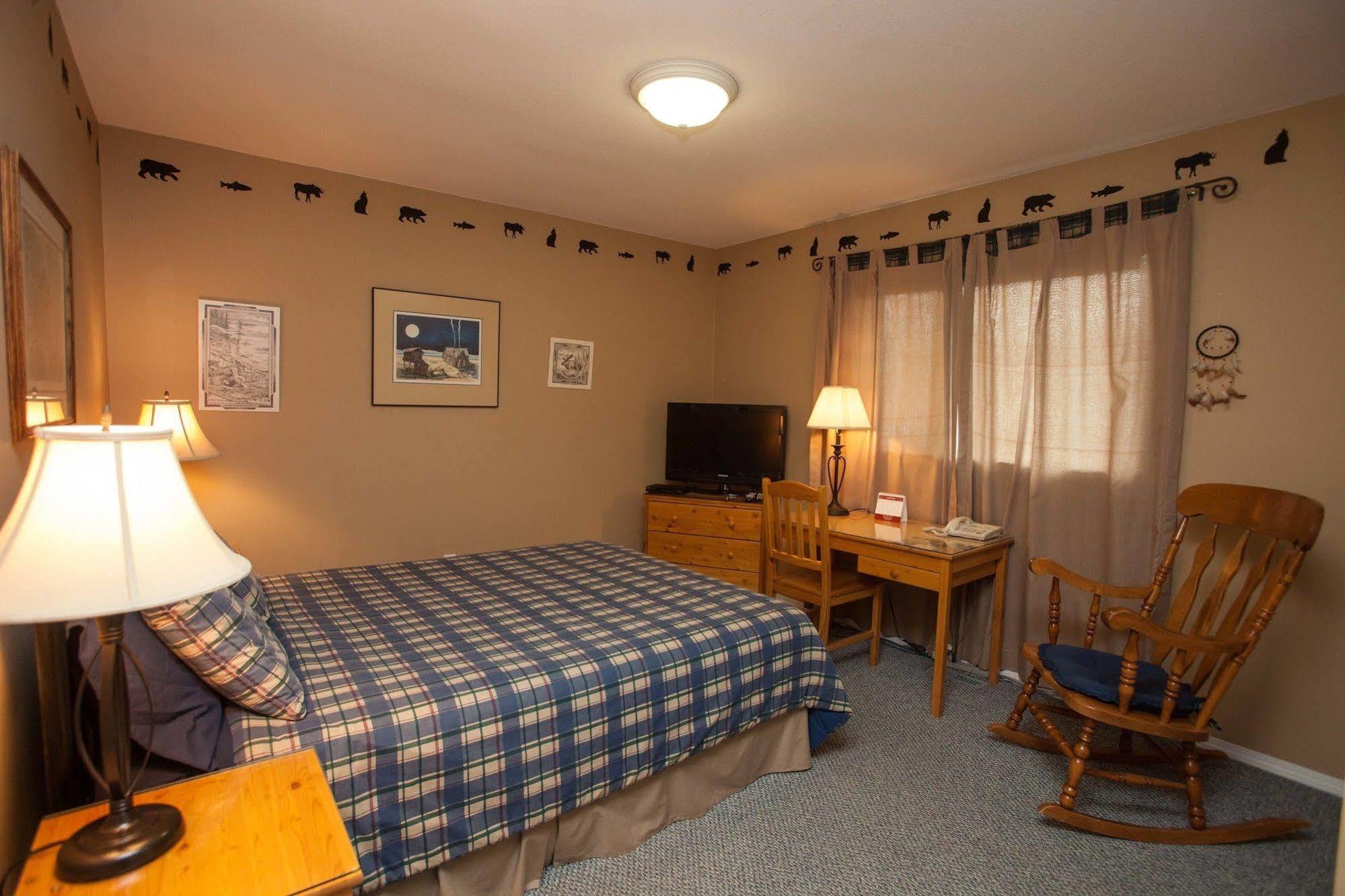 ווייטהורס Midnight Sun Inn מראה חיצוני תמונה
